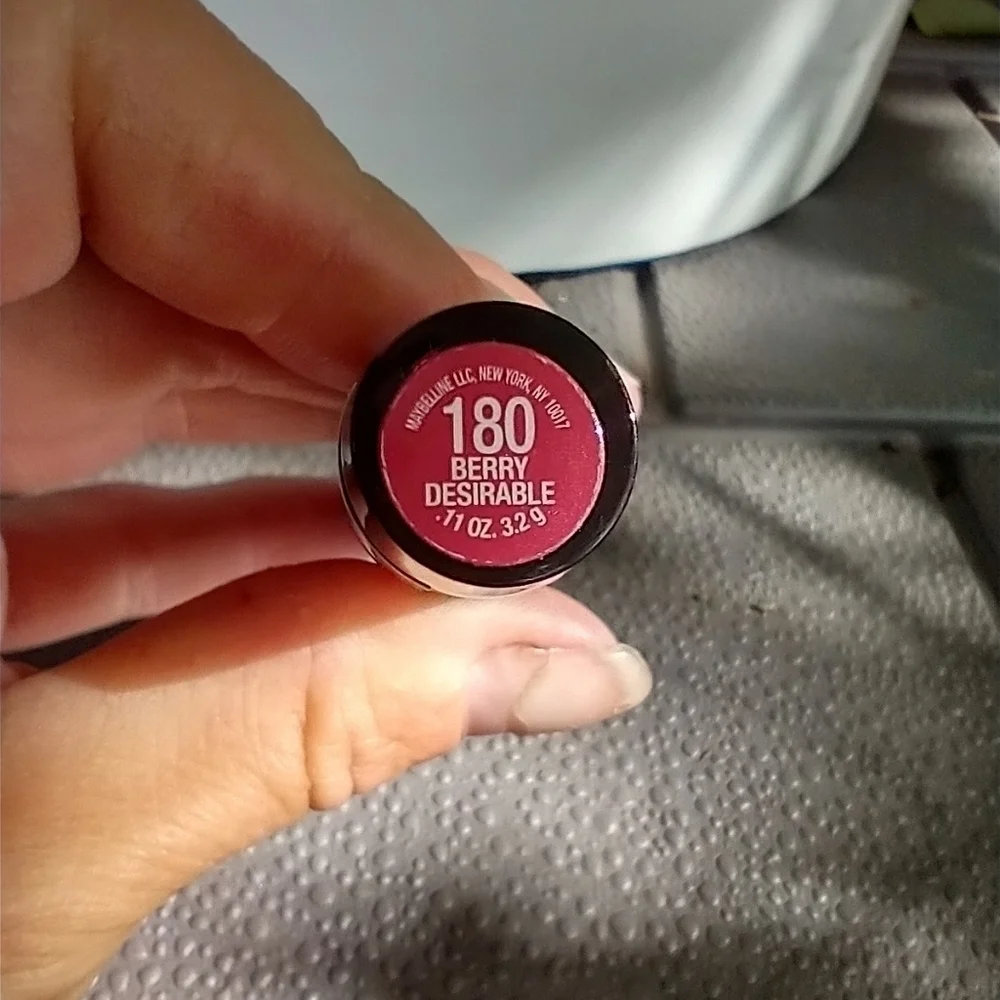 Volume xl seduction plumping lip color 180 berry d